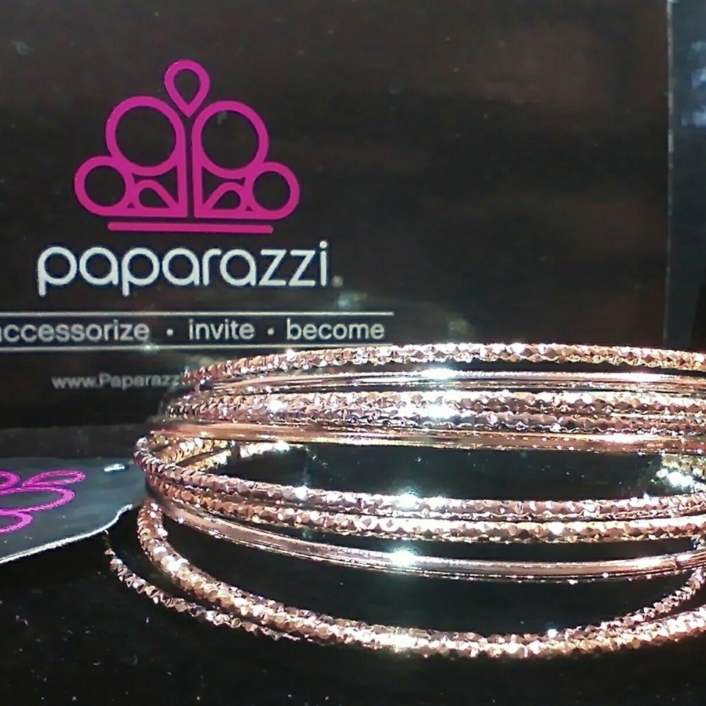 🐩Women's paparazziaccessories gold bracelet